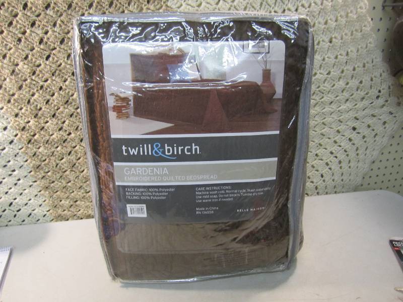 lot 168 image: Twill & Birch Gardenia Queen Size E...