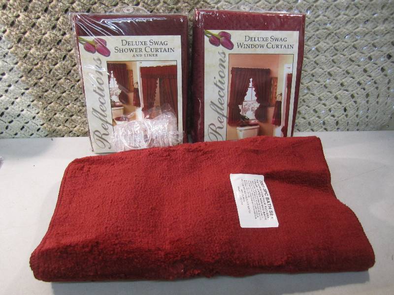 lot 171 image: Bathroom Set Shower Curtain with Li...