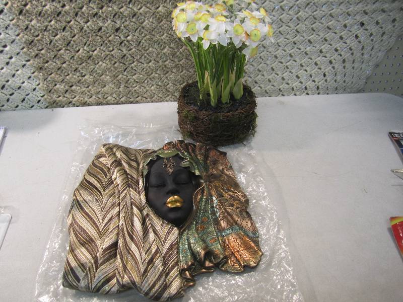 lot 172 image: Hanging Wall Decor 12 x 14 and Fa...