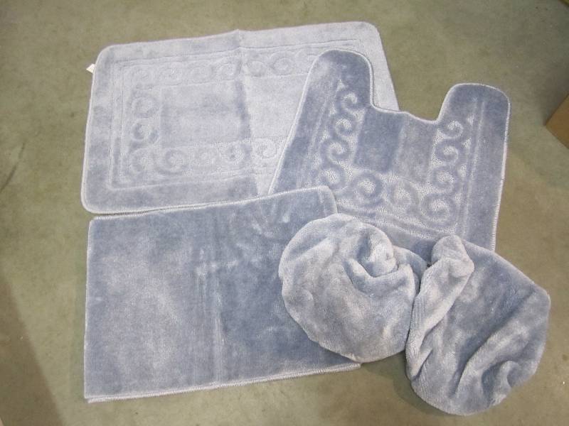 lot 175 image: 5 Piece Bath Set Blue See Photos Op...