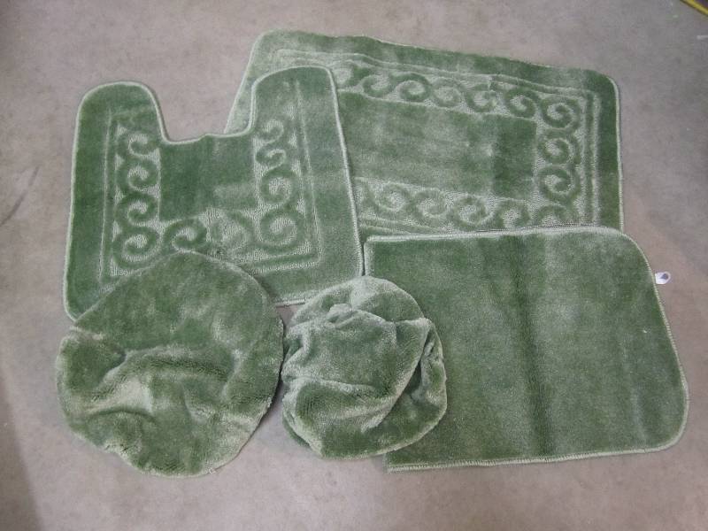 lot 176 image: 5 Piece Bath Set Green See Photos O...