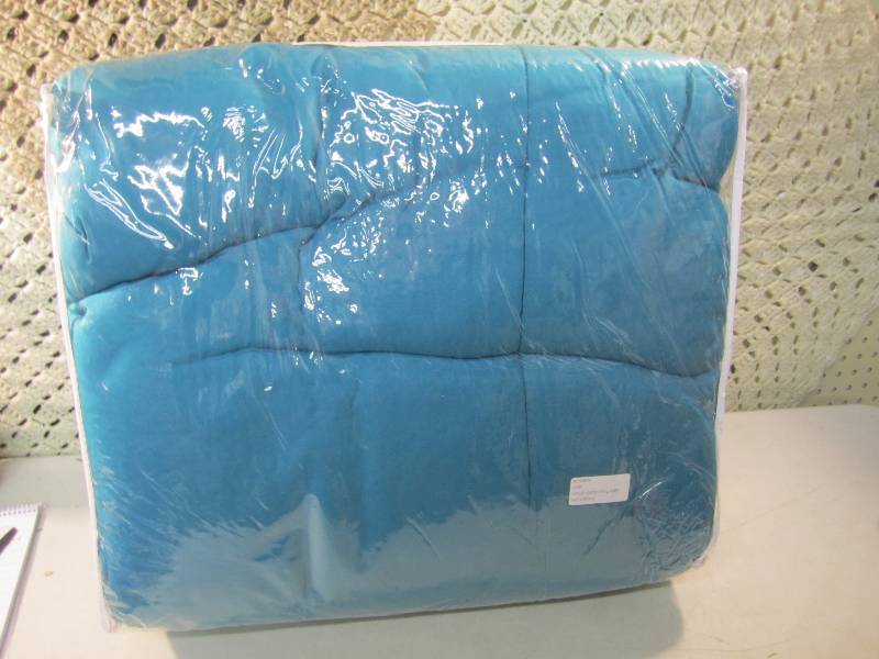 lot 180 image: FullQueen Size Comforter See Photo...