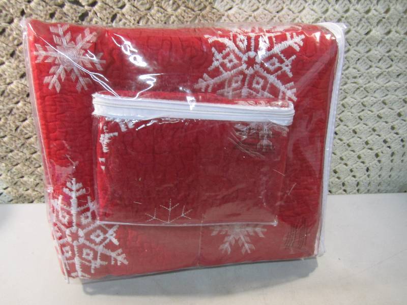 lot 195 image: Twin Quilted Blanket with Pillow Sh...