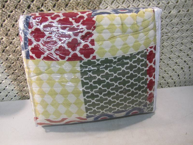 lot 196 image: FullQueen Quilted Blanket  D-3...