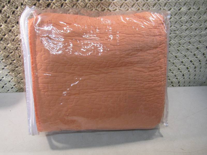 lot 198 image: FullQueen Quilted Blanket  D-4...