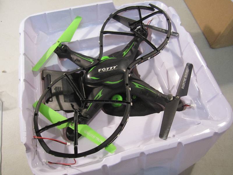 lot 219 image: RC Quadocopter FQ777 Open Box Unte...