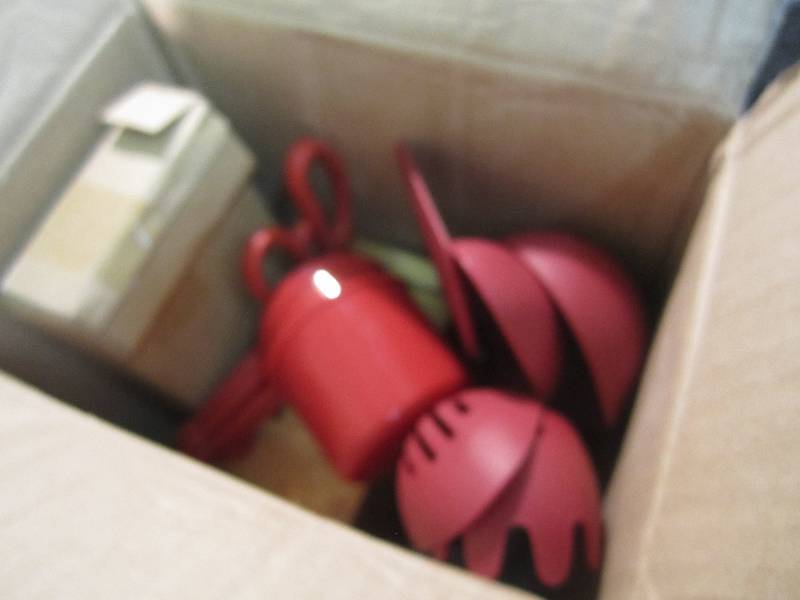lot 224 image: 25 Piece Cutlery & Utensil Set in R...