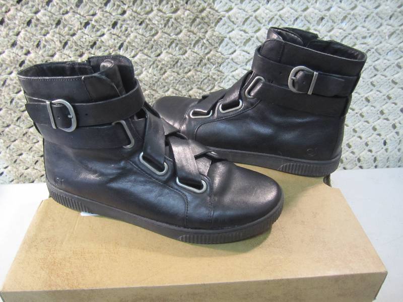 lot 226 image: Pair of Born Sophia Black Boots Siz...