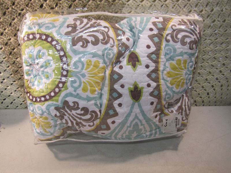 lot 245 image: King Size Quilted Bedspread  A-4T...