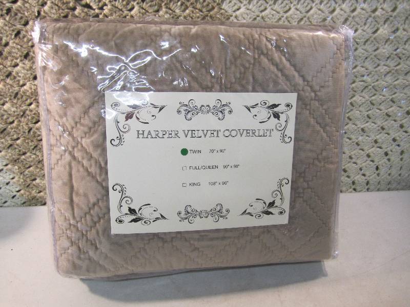 lot 247 image: Twin Size Harper Velvet Coverlet  A...