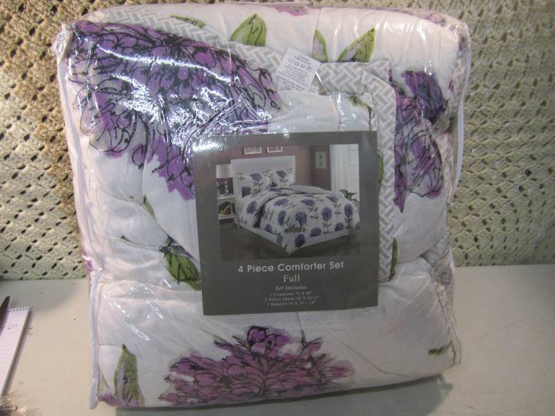 lot 258 image: Full Size 4 Piece Comforter Set  BR...