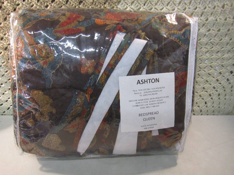 lot 260 image: Queen Size Ashton Bedspread  BR1...