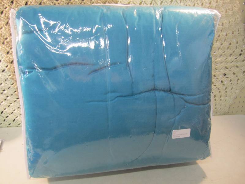 lot 264 image: FullQueen Size 3 Piece Comforter  ...