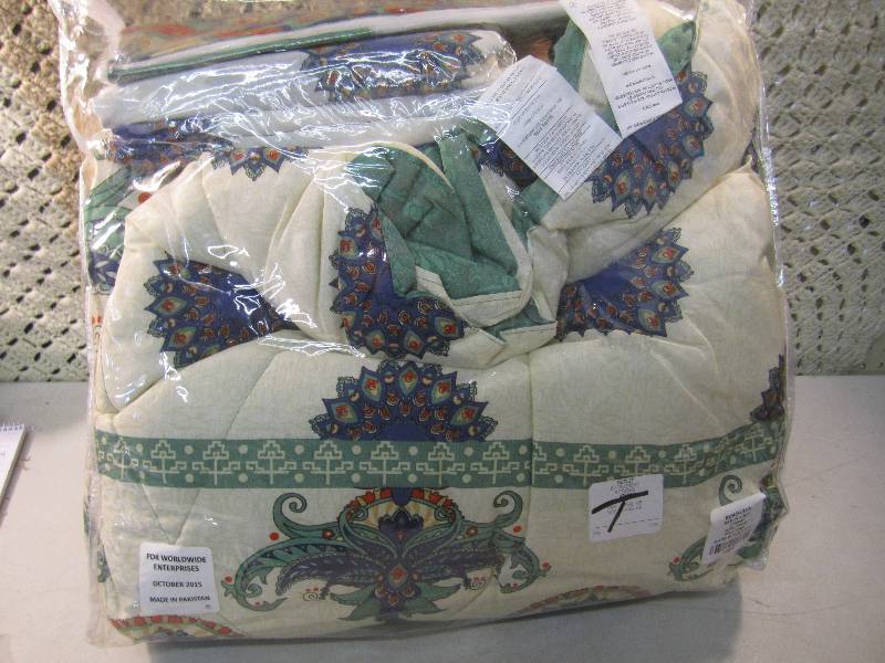 lot 265 image: Twin Size Remington Bed In A Bag BR...