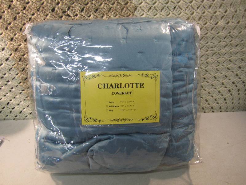 lot 320 image: FullQueen Size Charlotte Coverlet ...
