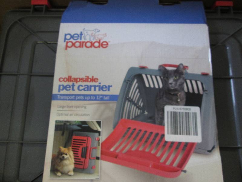 lot 25 image: Pet Parade CatDog Carrier Collapsi...