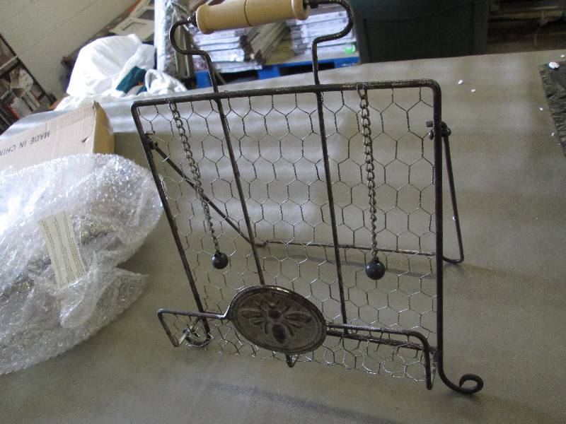 lot 27 image: Metal Mesh Collapsible Holder Piece...