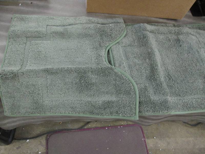lot 92 image: Green 3 Piece Bath Rug Set open box...