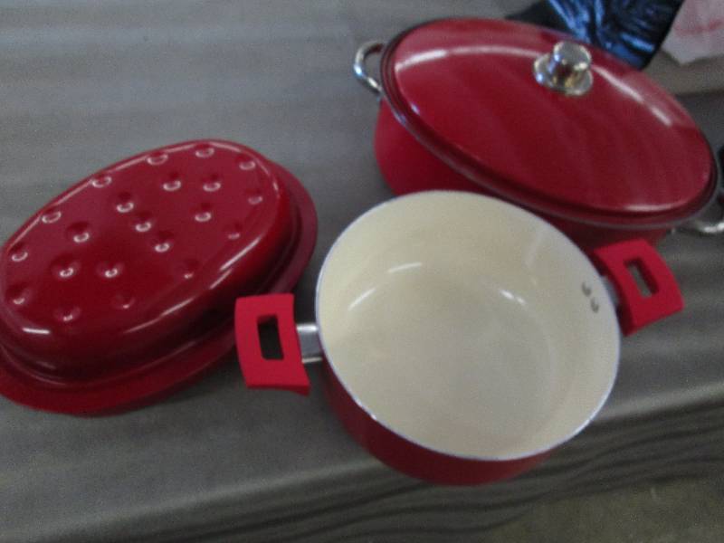 lot 103 image: 2 Sizes of Roaster, Red Pot- no lid...