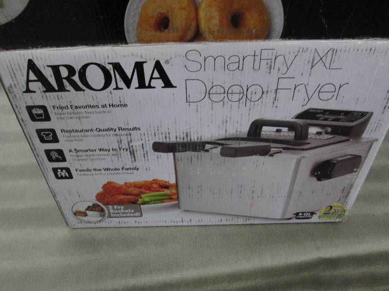 lot 104 image: Aroma Smart-Fry XL 4-Qt. Deep Fryer...