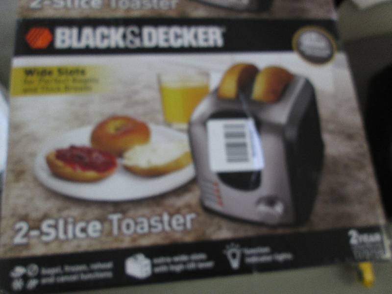 lot 138 image: Black & Decker 2-Slice Toaster open...