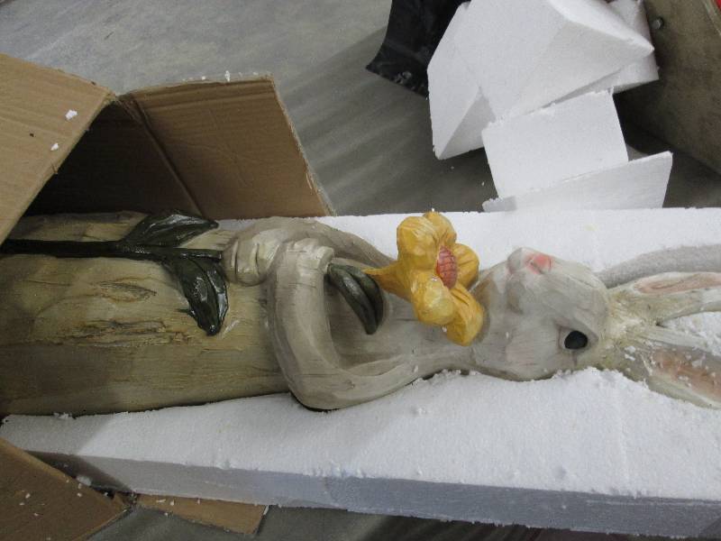 lot 160 image: Flower Bunny open box , repaired Re...