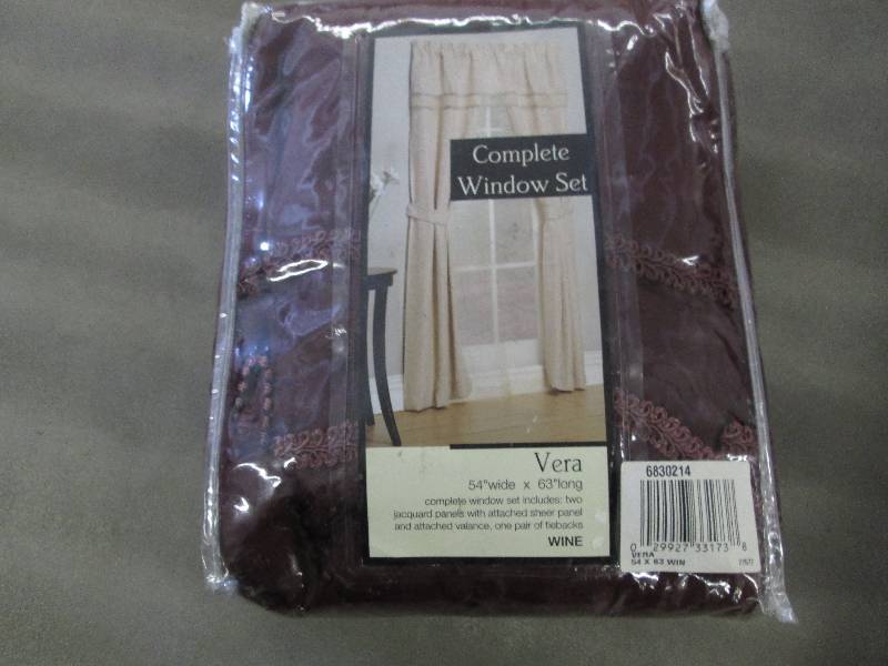 lot 202 image: Complete 5 pc Window Set...