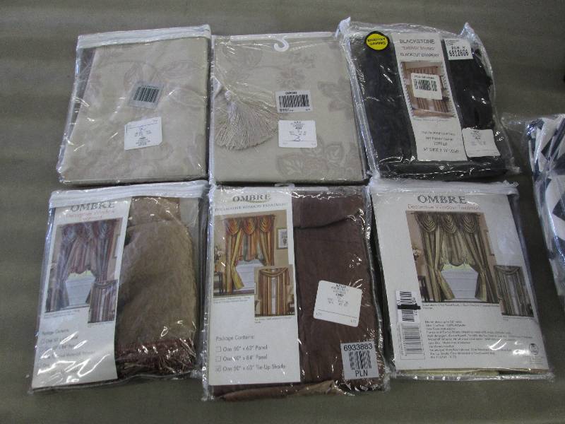 lot 207 image: Lot of 6 Assorted Window Treatments...
