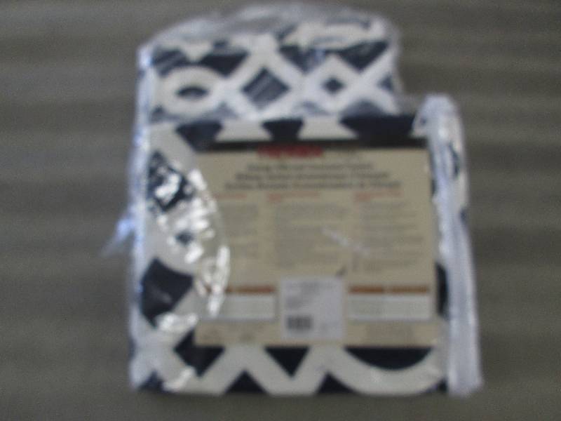 lot 210 image: Lot of 2 Insulated Curtains...