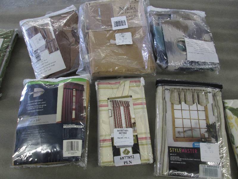 lot 214 image: Lot of 6 Assorted Window Treatments...