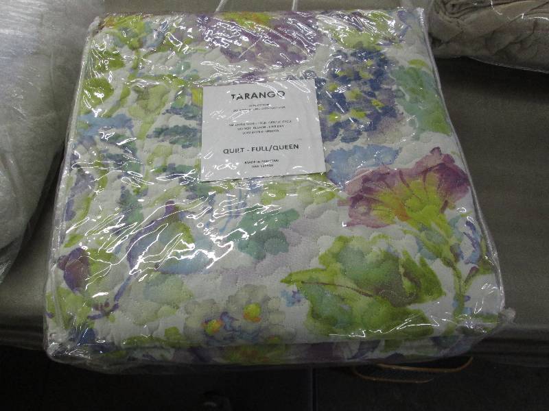 lot 258 image: Tarango FullQueen Quilt ...