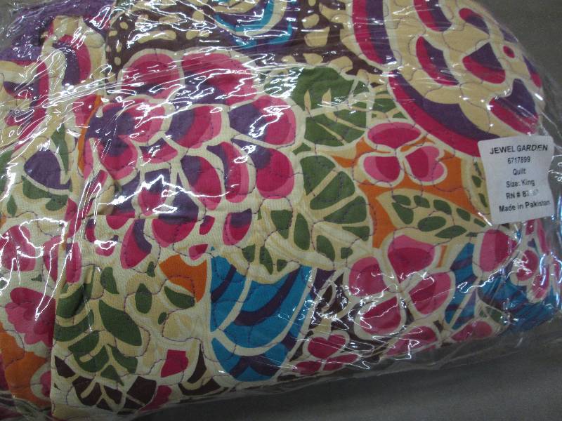 lot 264 image: Jewel Garder King Quilt ...