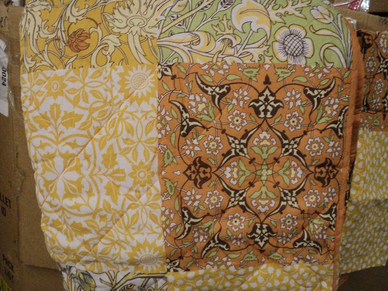 Queen bedspread and 2 shams...