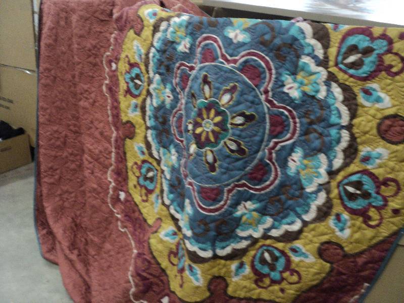 Queen comforter, bed skirt and 4 sh...