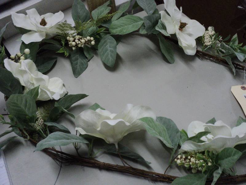 Magnolias and berries garland 6 ft ...