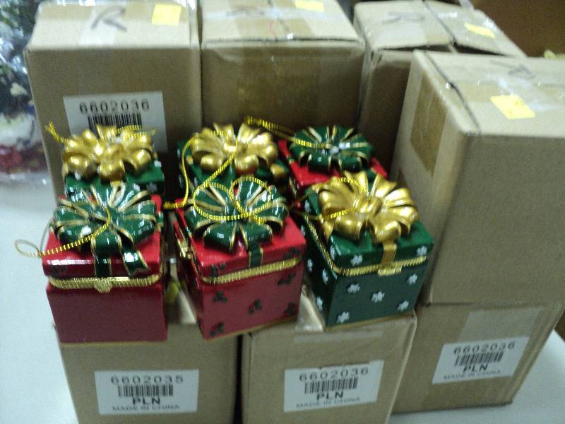 17 Christmas ornaments and porcelai...