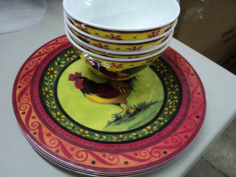 3 Gibson rooster plates and 4 bowls...