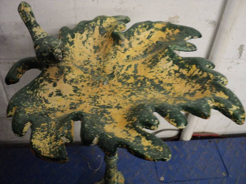 cast iron bird bath - needs tighten...