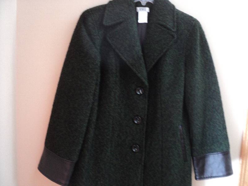 Monroe and Main ladies coat with le...