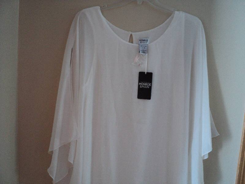 Monroe and Main size 1X chiffon top...