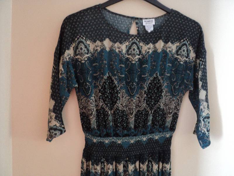 Monroe and Main size M dress...