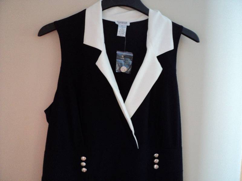 Monroe and Main one piece black pan...