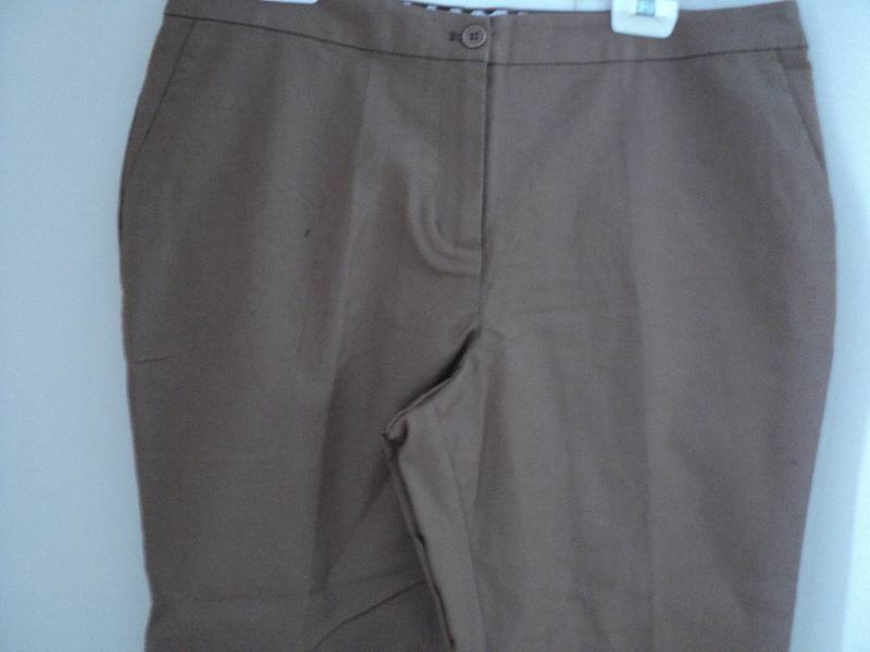 Monroe and Main brown capris size 1...
