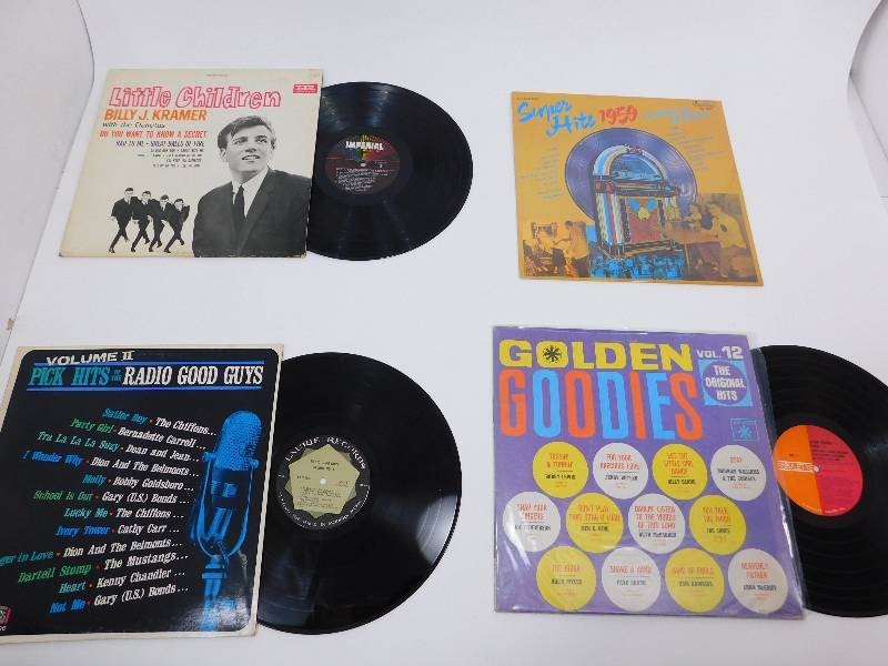 lot 8 image: 4 Albums 1 Album is New