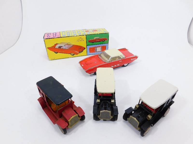 lot 14 image: Lot of 4 Vintage Cars
