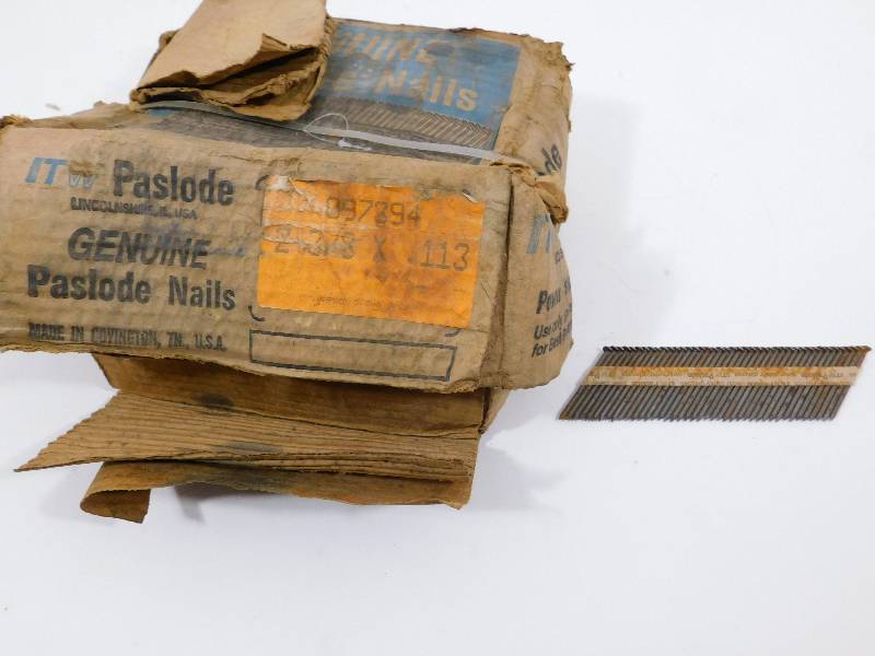 lot 22 image: Nails