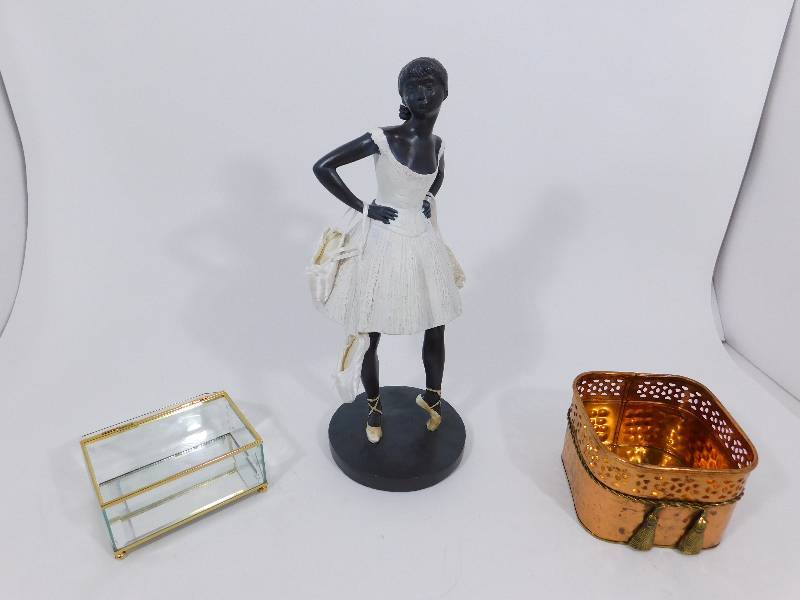 lot 24 image: Misc. Items