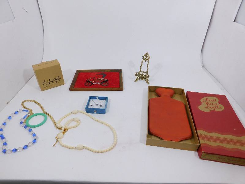 lot 27 image: Misc. Vintage Items