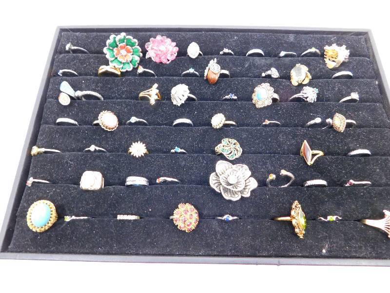 lot 35 image: Lot of Rings