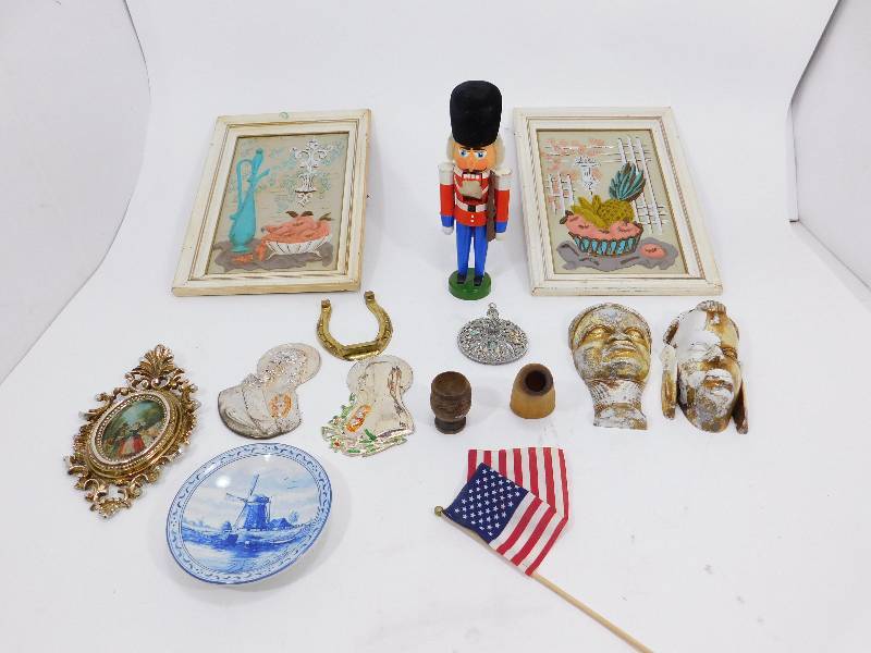 lot 36 image: Lot of Vintage Items